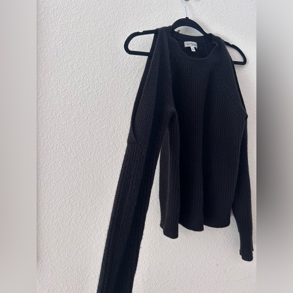 Neiman Marcus Black Cashmere Cold Shoulder Sweater Size S - Picture 6 of 8